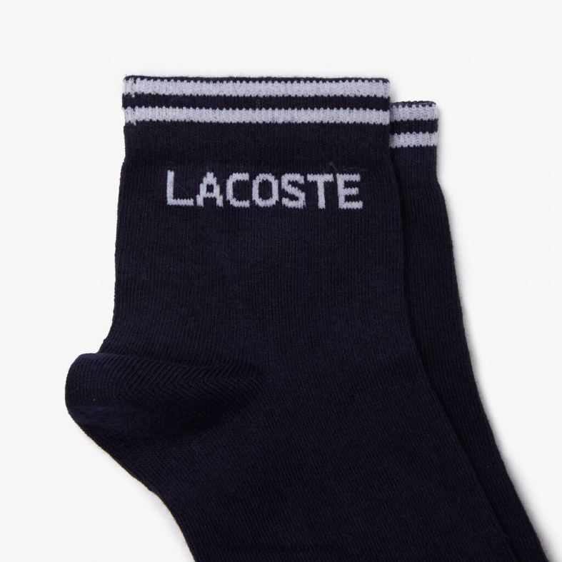 paquete de dos calcetines deportivos de corte bajo de algodón azul marino/blanco Lacoste ropa unisexo 80XZX1673